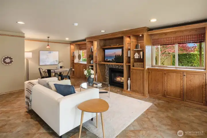 The daylight basement includes a rec/"bonus" room, 4th bedroom, 3/4 bath, laundry room, and backyard access.