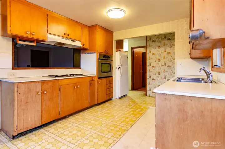 The galley kitchen has lots of counter space! The galley kitchen has lots of counter space!
