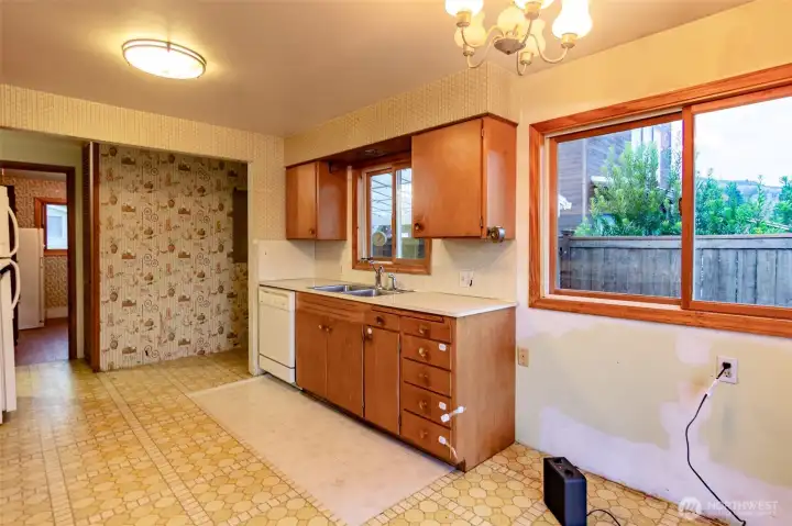 Kitchen windows make the whole area light and bright! Kitchen windows make the whole area light and bright!