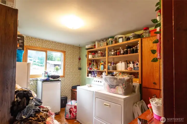 Nice sized laundry area as well! Nice sized laundry area as well!