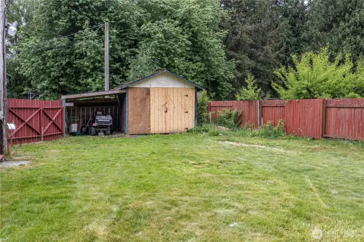 Lean-to and garden shed offers storage for your outdoor furniture, kayaks, bicycles and yard games.