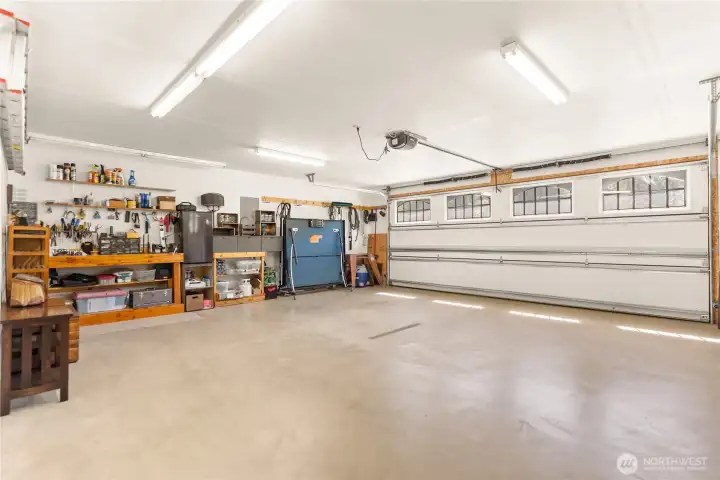 Ample space for parking or shop-work