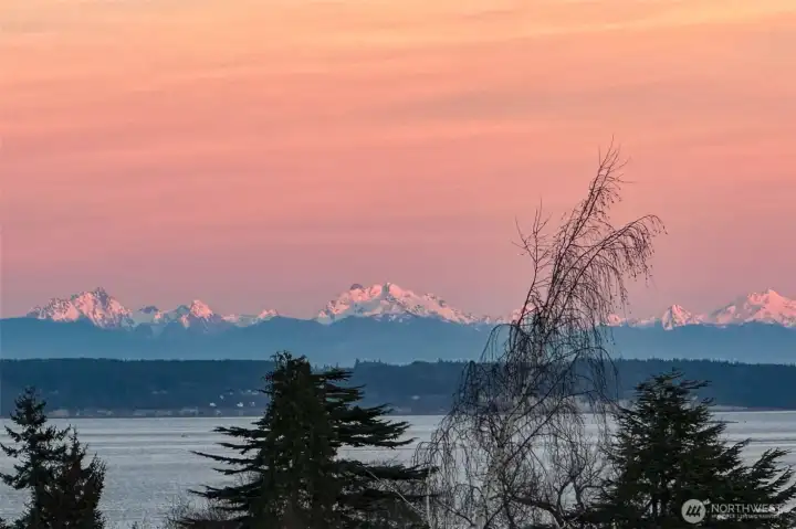 Sunrise over the Cascade mountains.