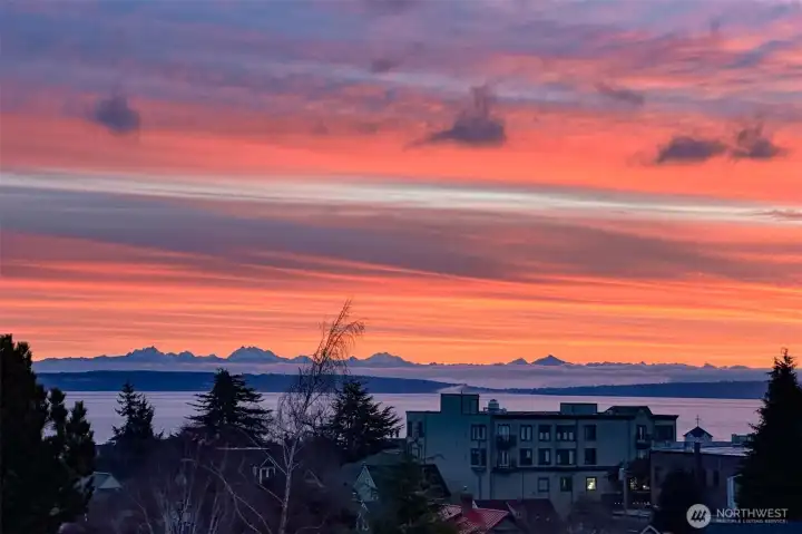 Enjoy your morning coffee and breakfast watching the sunrise over the mts, water and city.