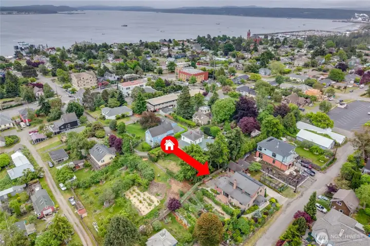 Super location uptown, close to the PT High School, Garnegie Library, Aldriche's Market, dining, shoping, community center, farmers market, and easy juant to the downtown area.