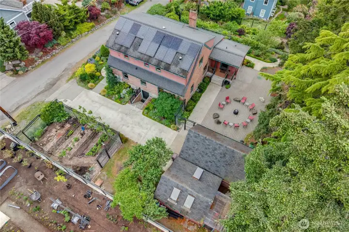 Overview of this marvelous well planned use of space, in the middle of the city.