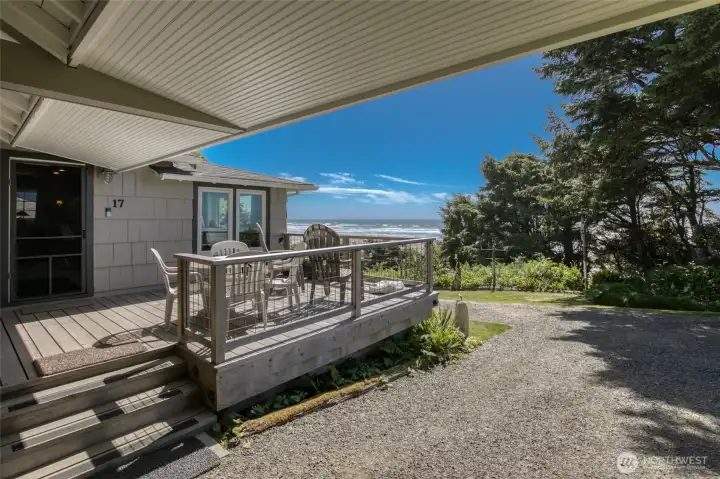 Covered carport and newly rennovated deck