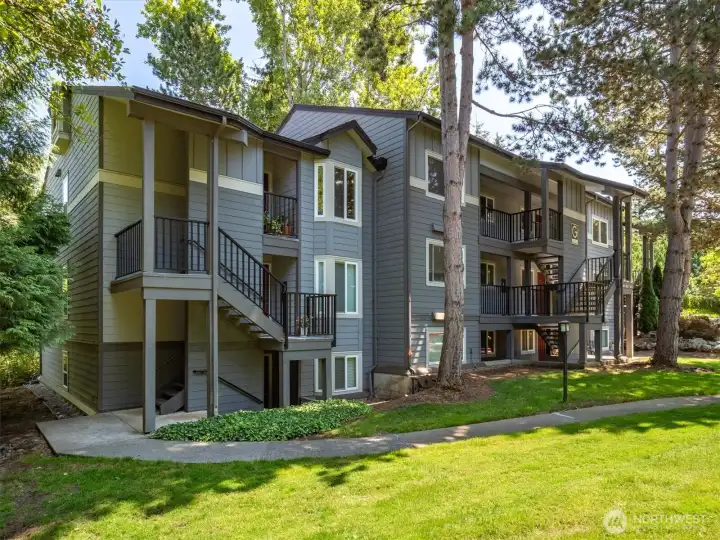Well maintained and attractive community surrounded by mature trees and beautifully maintained lawn.