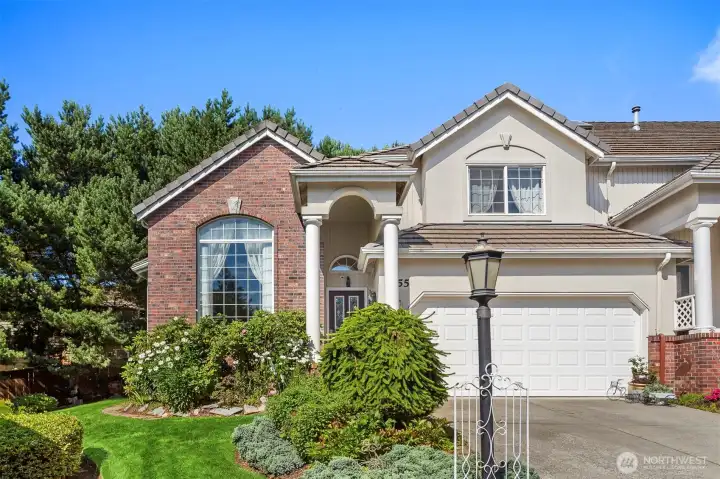Welcome to Possession Ridge, a well-maintained gated community in Mukilteo.