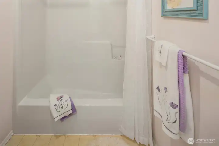 Ensuite full bath.