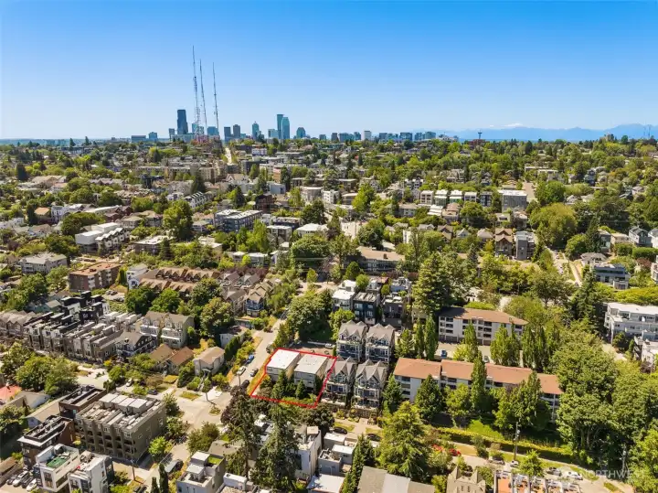 Exceptional sightlines toward downtown Seattle and the water—perfect for capitalizing on view potential for future upper levels. Exceptional sightlines toward downtown Seattle and the water—perfect for capitalizing on view potential for future upper levels.
