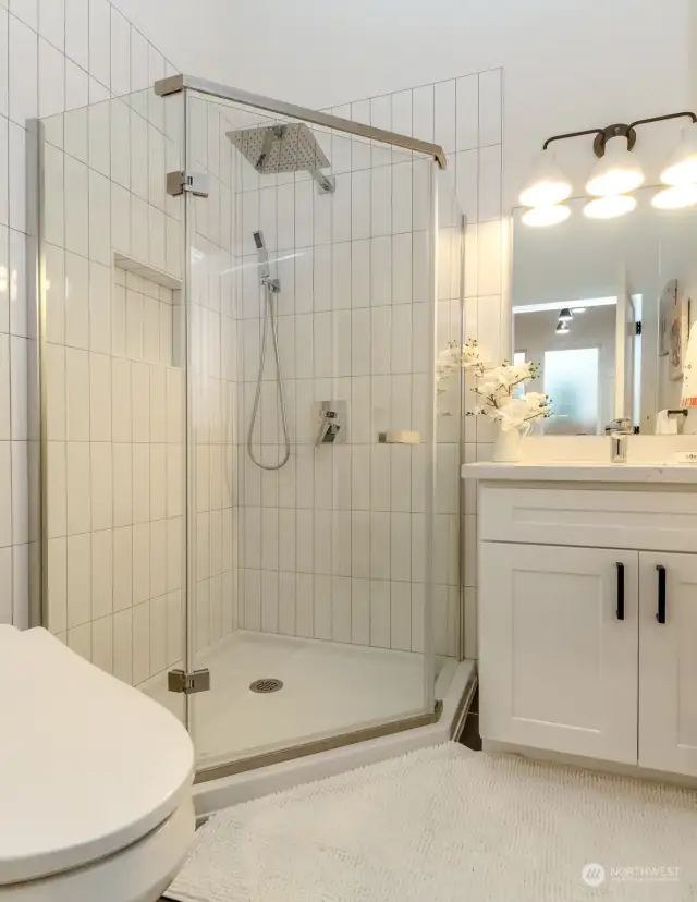 Full bath on the 1st floor