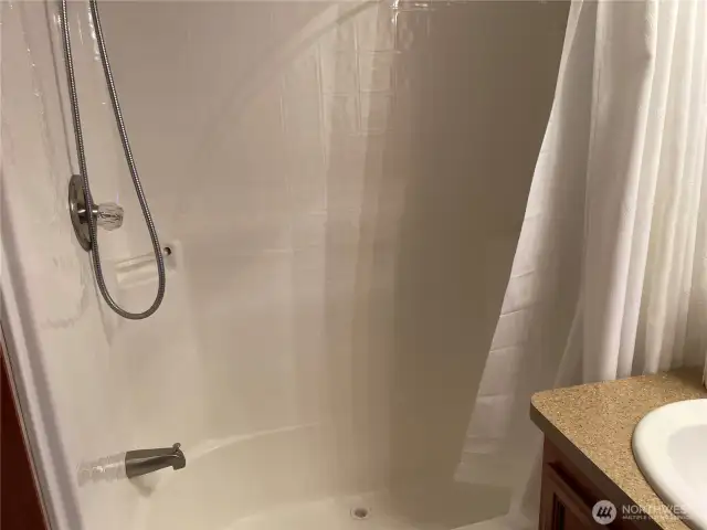 Full size bath