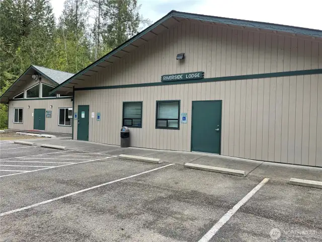 Riverside Lodge