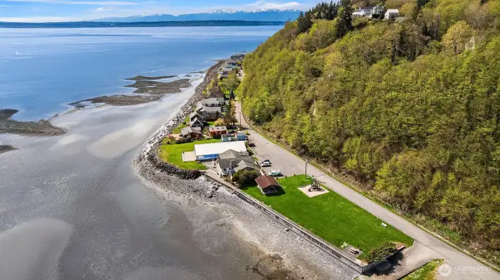 Scatchet Head enjoys a lovely community space with sports courts, boat launch, club house and seasonal heated pool.