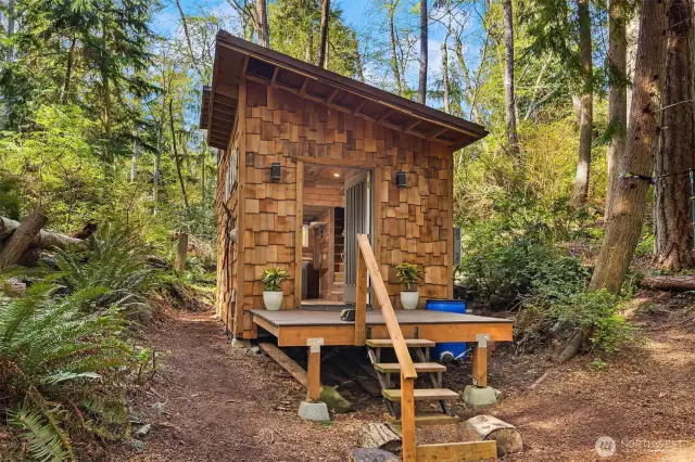 Artist shed has been used for office and getaway! Septic is not hooked up.