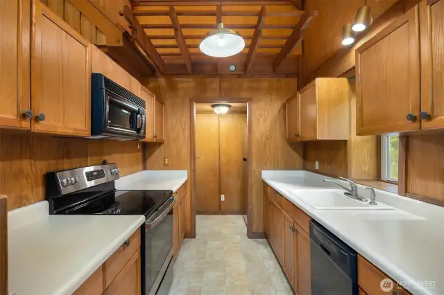 Fully equipped kitchen in the 2nd home.