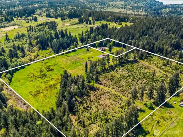 Approximate boundary lines and acreage - not guaranteed to be exact.