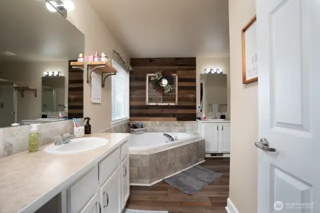 Primary 5 piece ensuite!