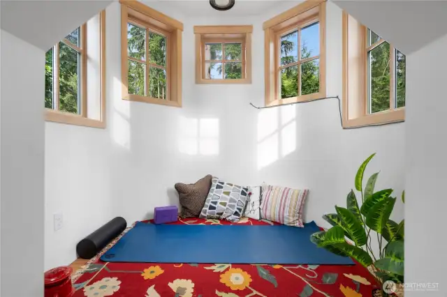 Crow's Nest/Yoga Room!