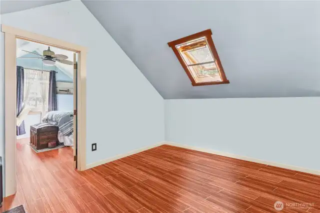 This room has been virtually enhanced to remove belongings.