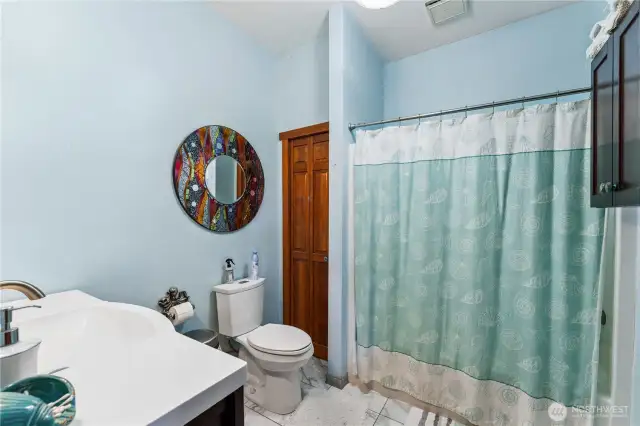 Full bathroom on the main level.