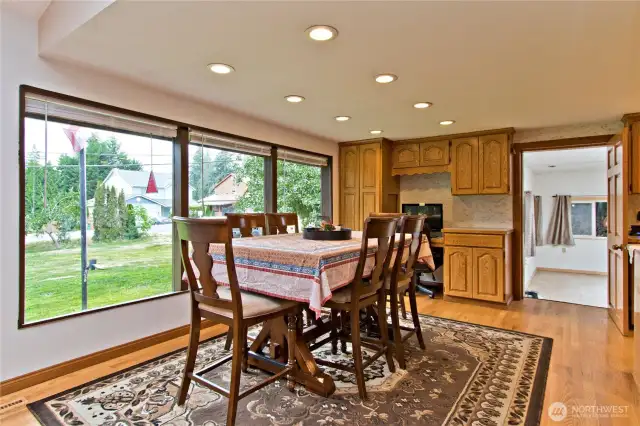 Dining room.