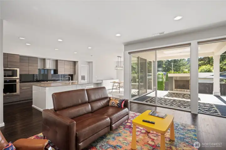 Open and Bright living space and kitchen