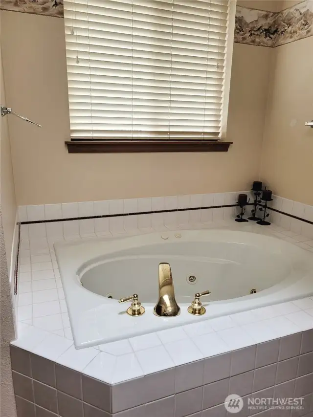 Jetted soaking tub to relax the day away