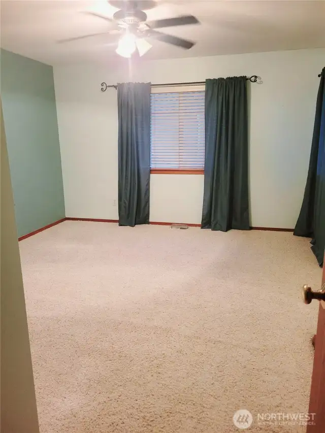 2nd upstairs Guest room