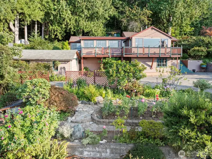 Home on the hill with spectacular views facing west for every sunset