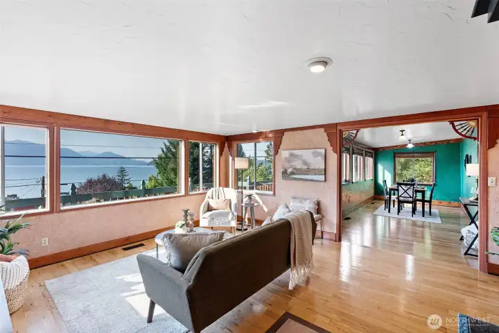 Hardwood floors throught