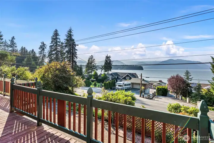 wrap around deck to take in the water and mountain view sunsets