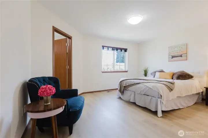 Primary oversized bedroom with walk-in closet