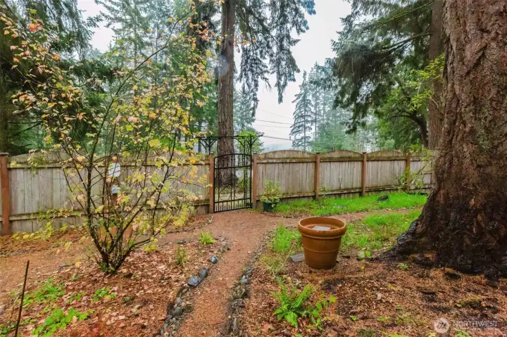 his expansive yard is a true natural retreat, where wildlife and birds are frequent visitors. Whether you’re an animal lover or simply someone who treasures the peace of “Mother Nature,” it offers the perfect setting to relax, recharge, and enjoy the outdoors right at home.