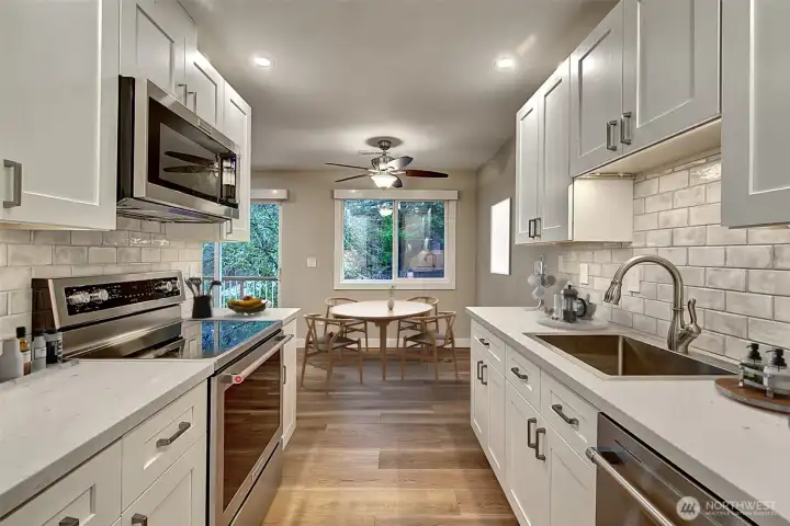 Eating area virtually staged
