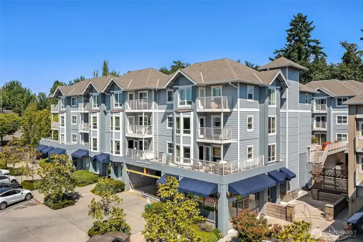 Convenient location just a mile from the ferry and across the street from Safeway shopping center, nearby aquatics center, library and restaurants.