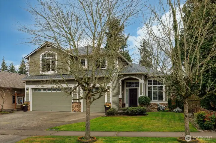 It's the little distinctions that set this home apart. $$$Thousands in recent upgrades, Large level fenced backyard with power outlet (hottub ready) & plumbed for gas BBQ. Walking distance to Cedarwood Elementary School. Close to Hwy 9, I-405, I-5, shopping/schools/+++