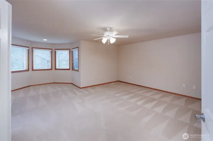 King sized primary retreat w/bay window seating area w/gas fireplace.