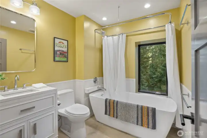 Lower floor bathroom. Taking a bath with the forest surrounding you would be so relaxing.