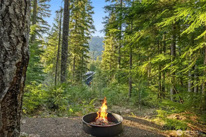Enjoy outdoor time around the fire pit. You can see the stunning mountain surroundings here.