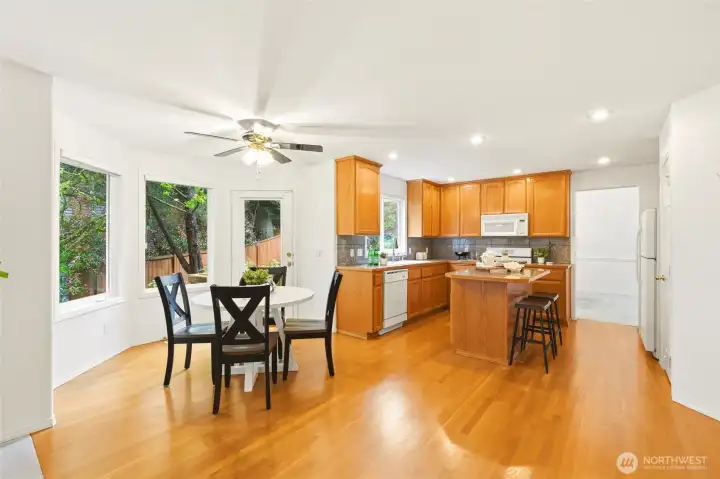 eating nook relative to kitchen