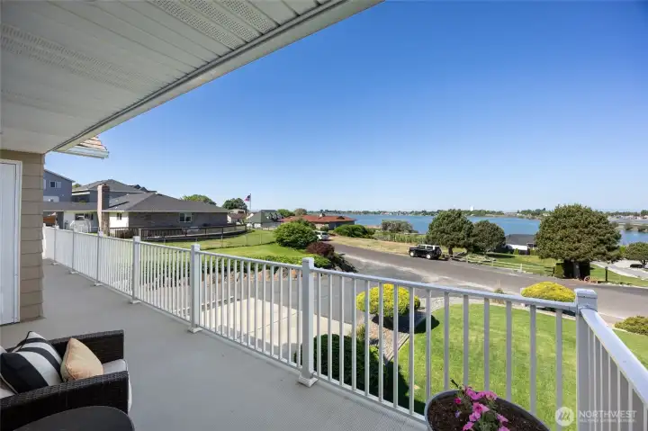 Upper deck off front of home
