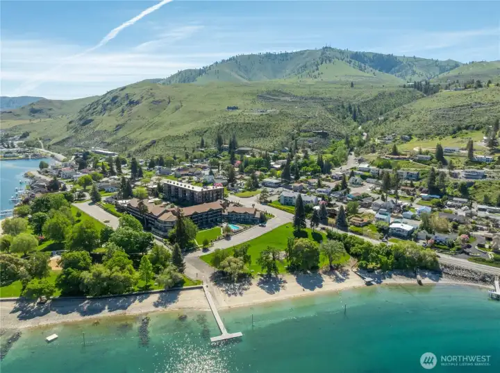 Lakeside Park gives you public lake access right across the street.