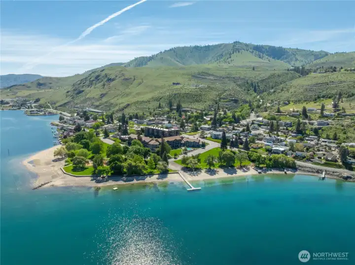 Lakeside Park gives you public lake access right across the street.