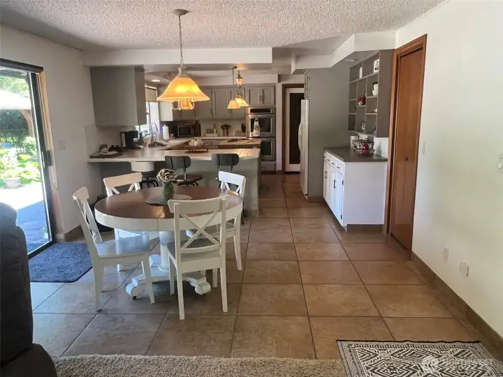 Bar and table seating in Kitchen area