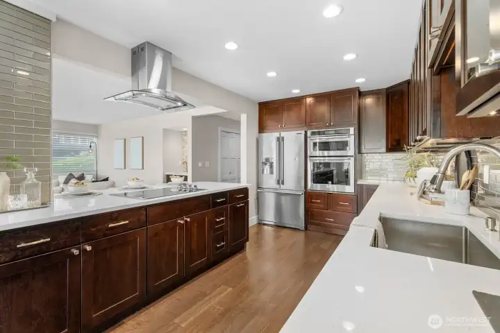 Another view of the sumptuous open kitchen. Another view of the sumptuous open kitchen.