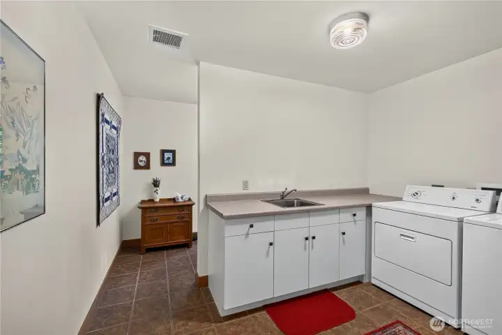 Huge laundry room and entry to the half bath Huge laundry room and entry to the half bath