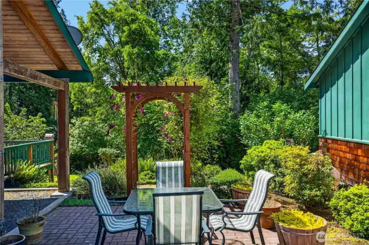 Multiple outdoor rooms to enjoy the natural beauty around you. Multiple outdoor rooms to enjoy the natural beauty around you.
