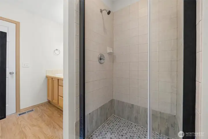 Primary suites bathroom